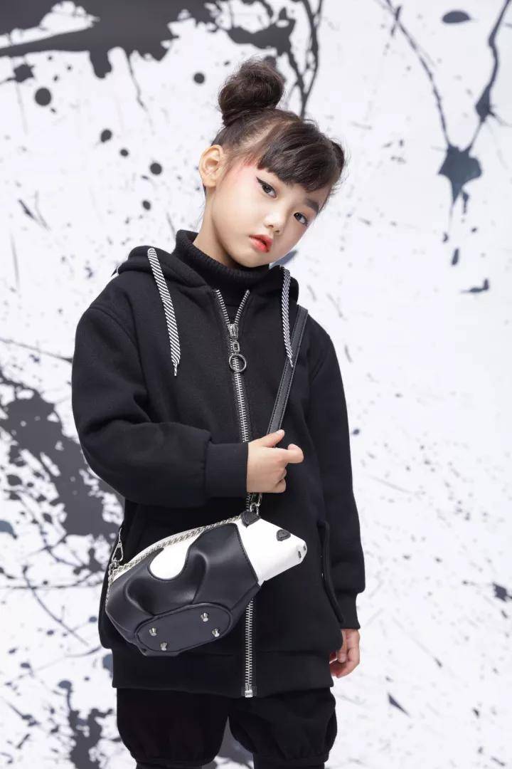 黑色 浙江趣欣童科技有限公司 | 保暖又有型,萌娃冬季穿衣指南get起!
