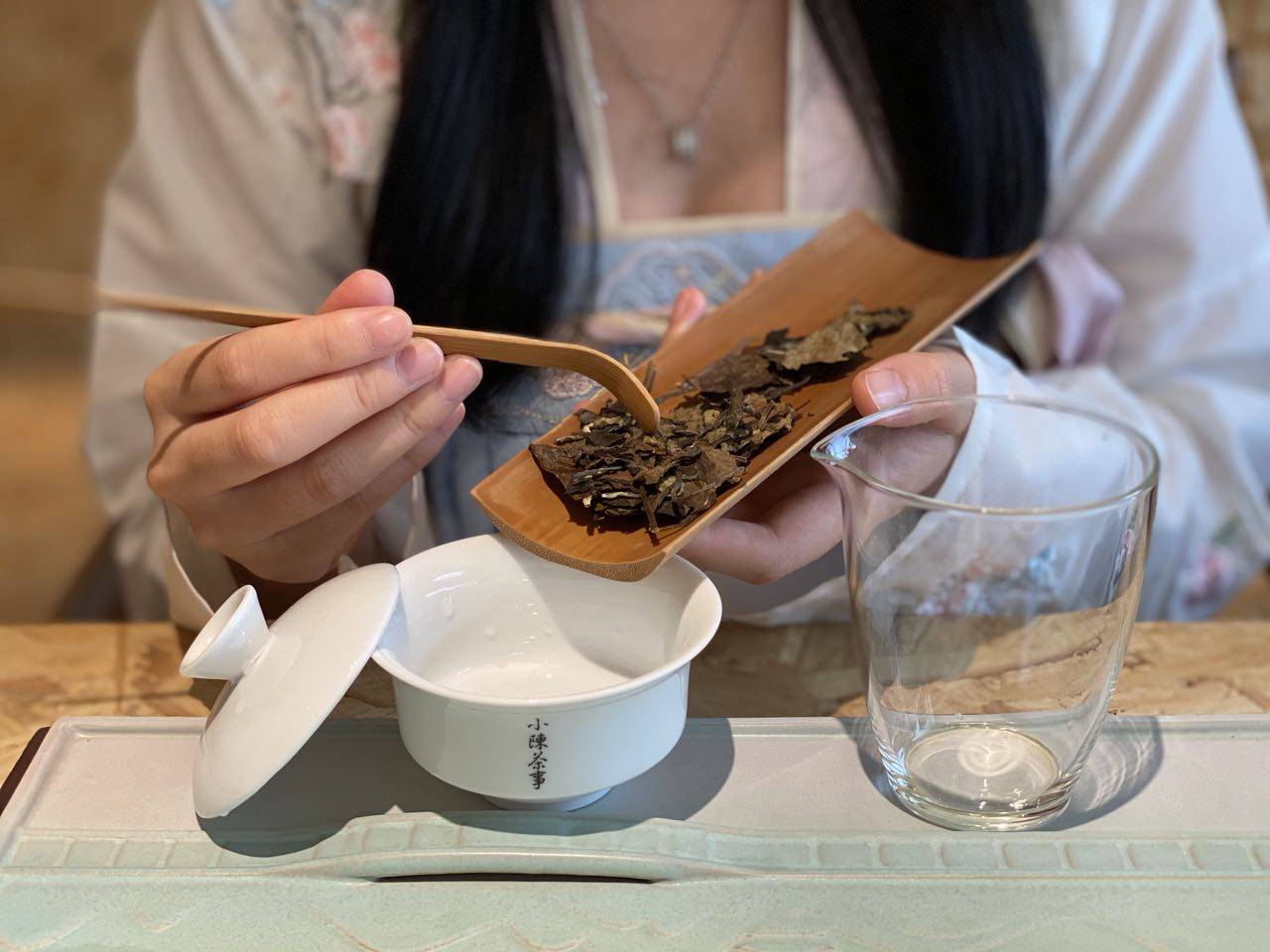 什么|冬季寒冷，适合喝什么茶？白茶、红茶、绿茶、岩茶，还是普洱茶？