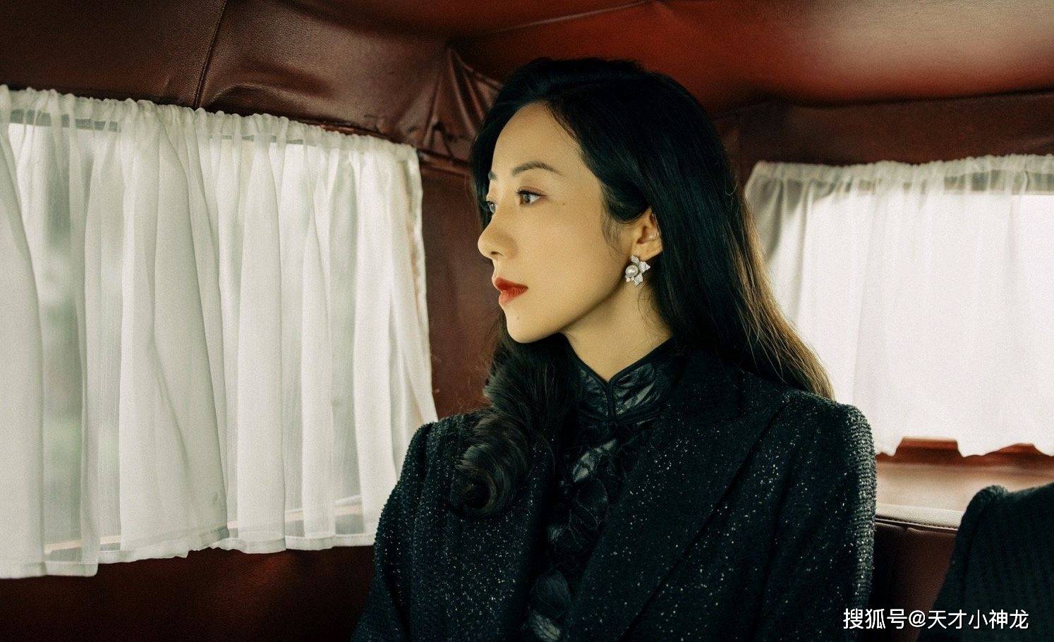 这个角色的人设和《叛逆者》中的蓝心洁有些相似,是马天目的红颜知己