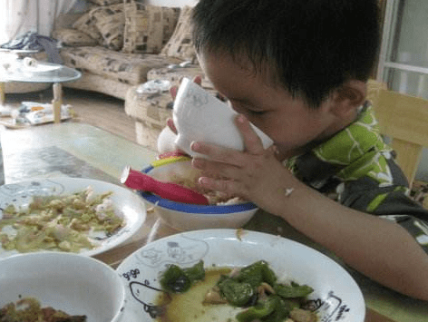 制造|宝宝不爱吃饭“饿两顿”行不行?人为制造饥饿感,对孩子有弊无利