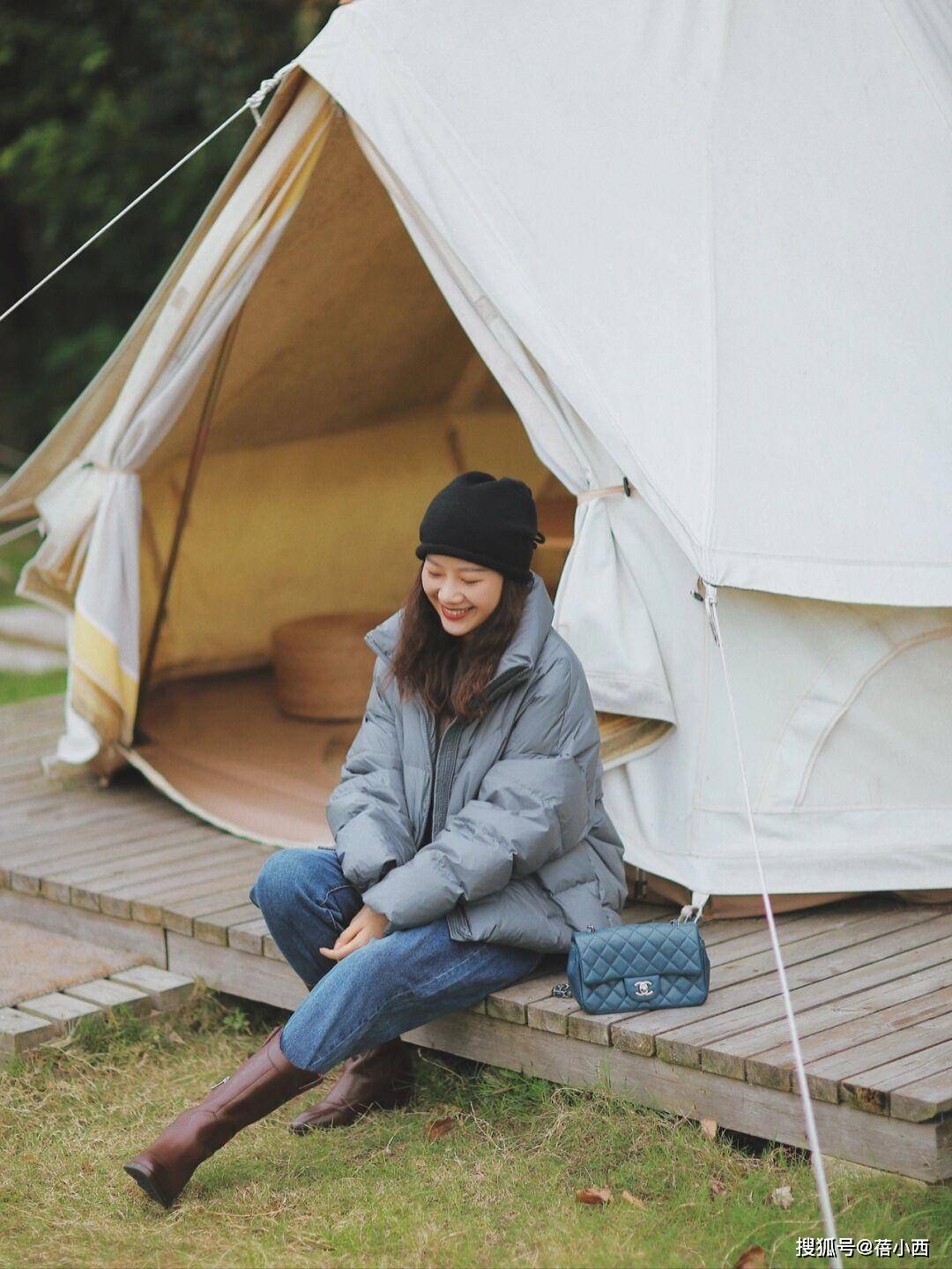 颜色 冬季穿啥保暖又时髦？王牌单品“羽绒服”，搭裤子、半身裙真洋气