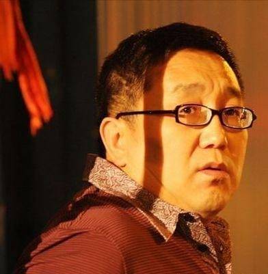 国家一级演员句号二婚娶小11岁娇妻老来得女妥妥的人生赢家