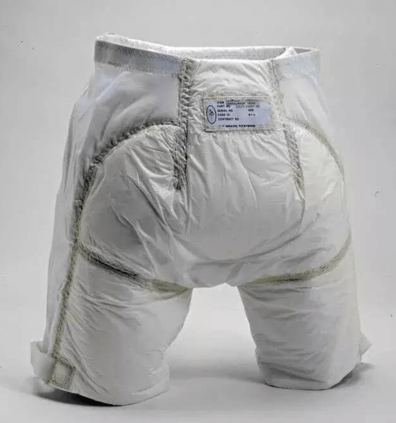 人有三急！宇航员翟志刚、王亚平出舱6.5小时，想上厕所怎么办？