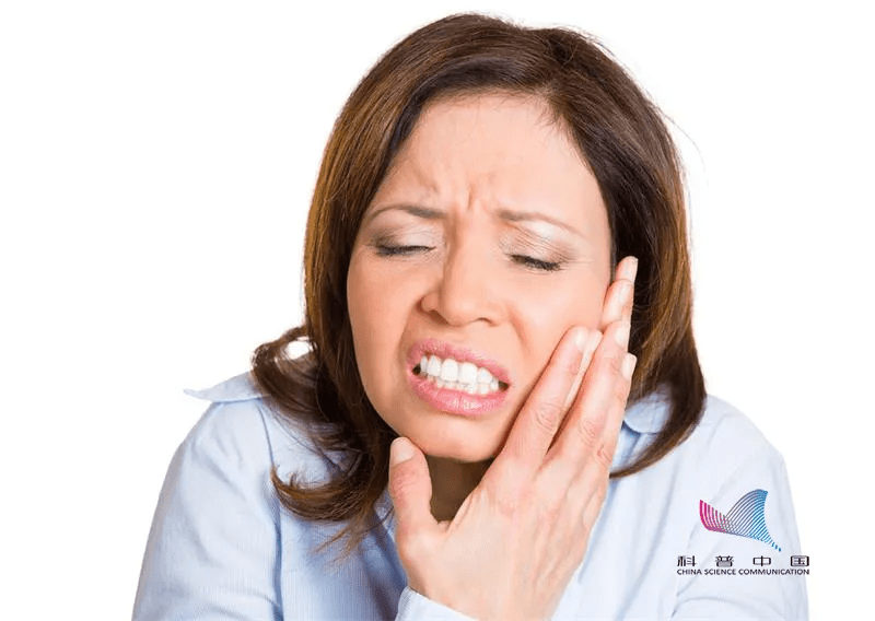 拔除后反应可能较重,常会出现半边脸肿起,持续疼痛,张不开嘴的情况