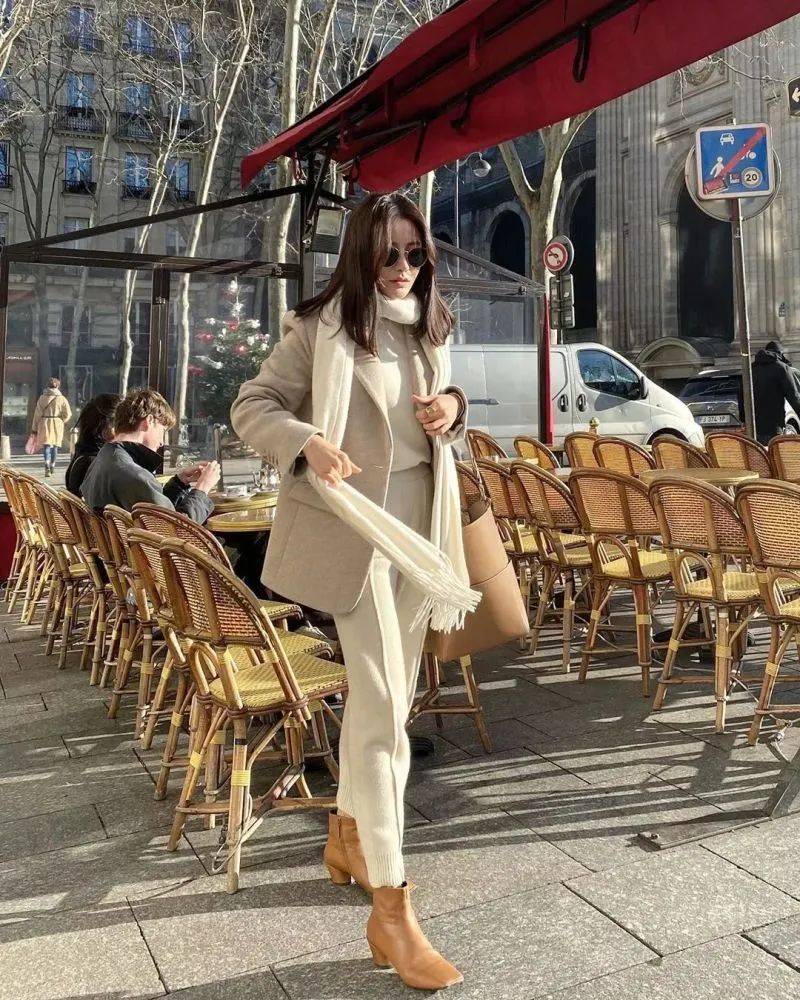 灯芯绒 别再穿高跟鞋了，奶奶裤+短靴才是今年秋冬最流行！