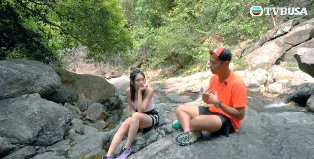 Fatman|TVB小花穿比坚尼上节目晒身材！自认係Fatman 丝巾遮肚却更显圆润？