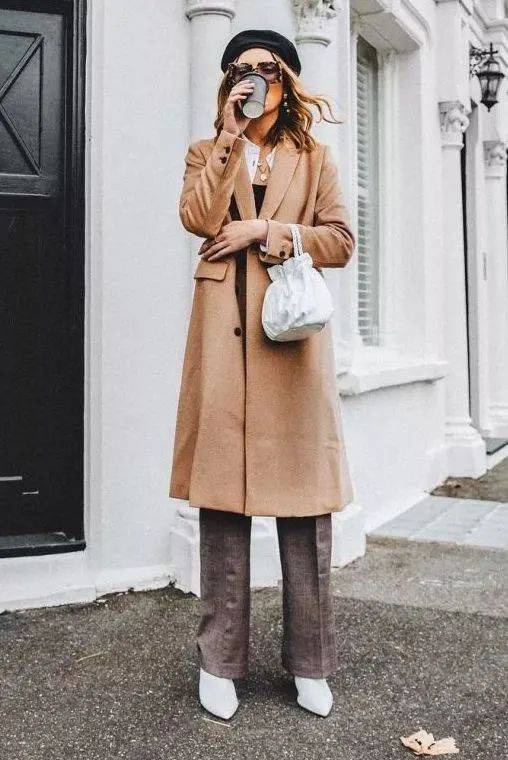 灯芯绒 别再穿高跟鞋了,奶奶裤+短靴才是今年秋冬最流行!