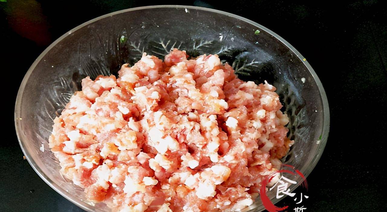 莲藕|全家都爱吃的莲藕鲜肉锅贴,提前包好冻起来,早上10分钟搞定早餐