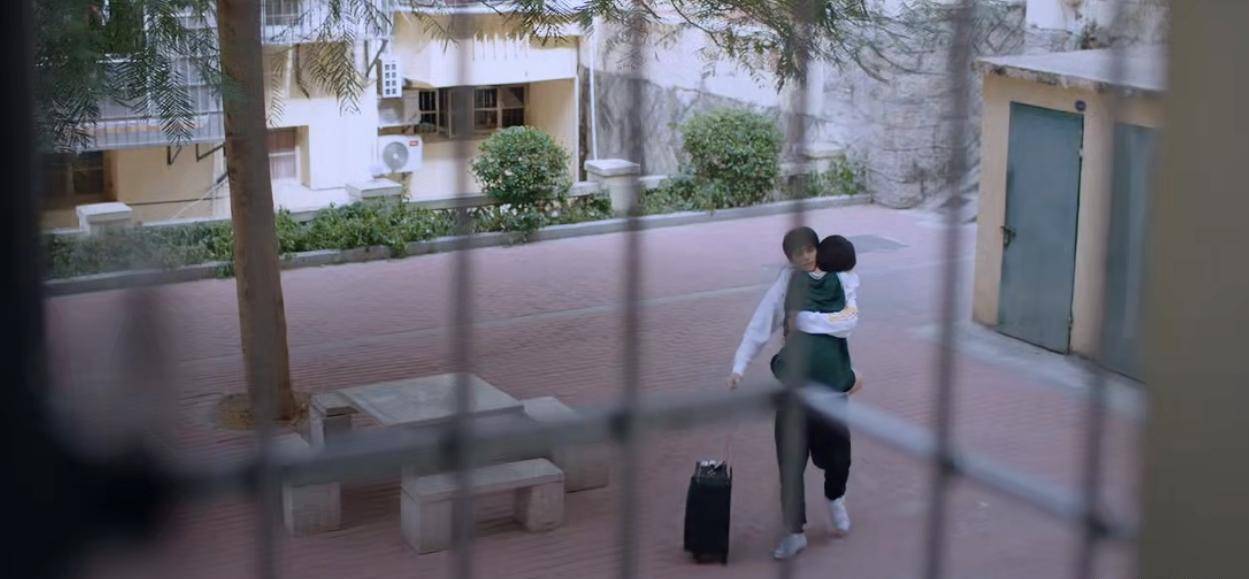 程真真|“考拉抱”别硬加，杨紫李现一抱甜到齁，他们一抱尬到你发慌