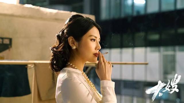 大嫂|“大嫂专业户”徐冬冬新片造型火辣，打戏精彩，但槽点很多！