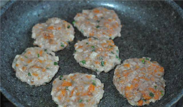 煎饼|猪肉太贵，早餐煎饼新做法，比肉饼更营养！细嫩爽口好消化，香！