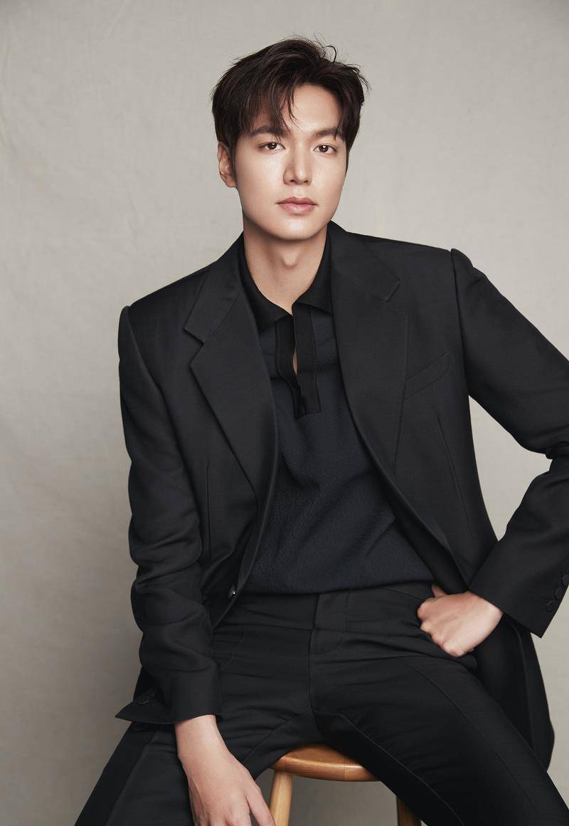 帅哥出道15年,34岁李敏镐官宣2回恋情,谁会是最后的灰姑娘?_丁一宇