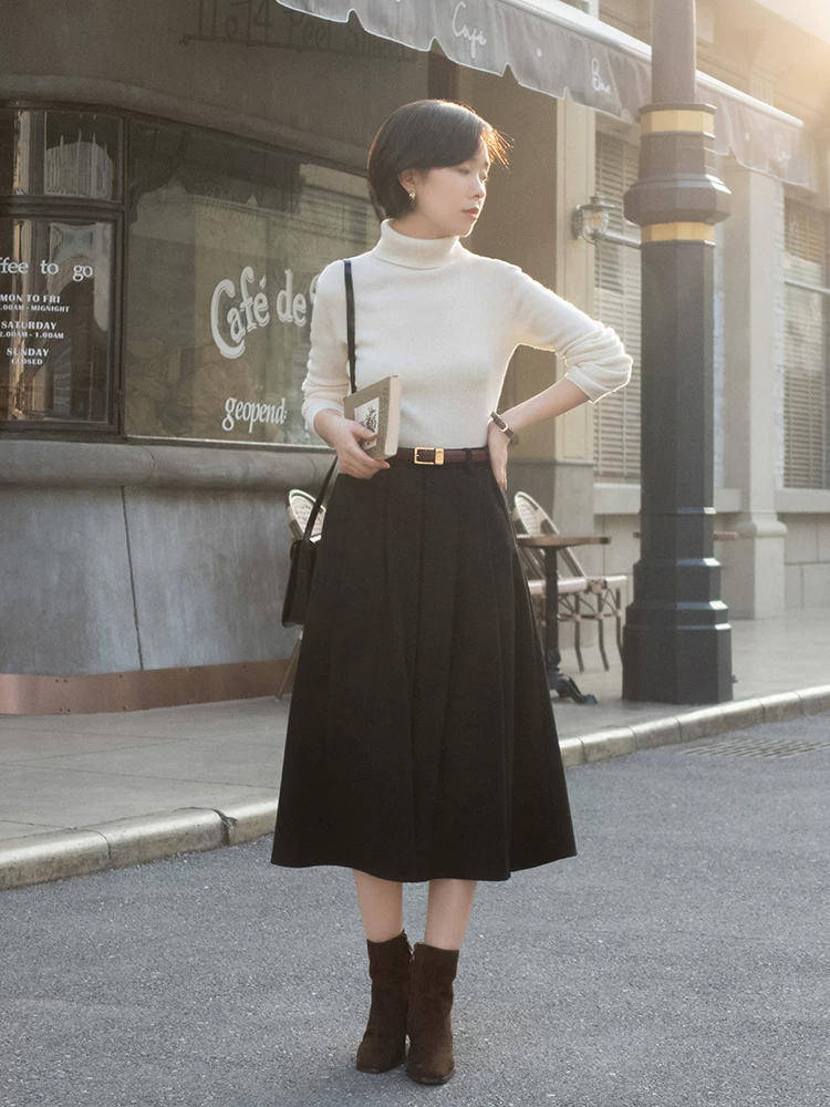 美眉 女人年过40更要注重保暖，来试试这些高领衫搭配，保暖时髦显气质