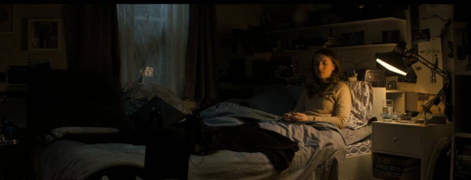 梦回房间，蛇影中的亲情与解脱