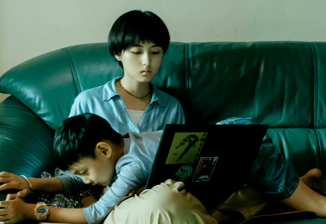 电影|2021上半年票房Top10,10部电影票房之和超183亿!