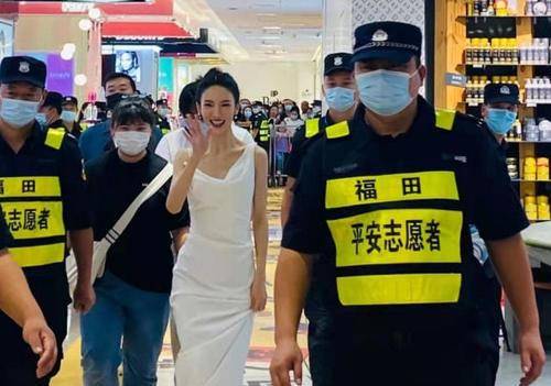 活动金晨活动生图曝光 身材纤细修身白裙穿出松垮感