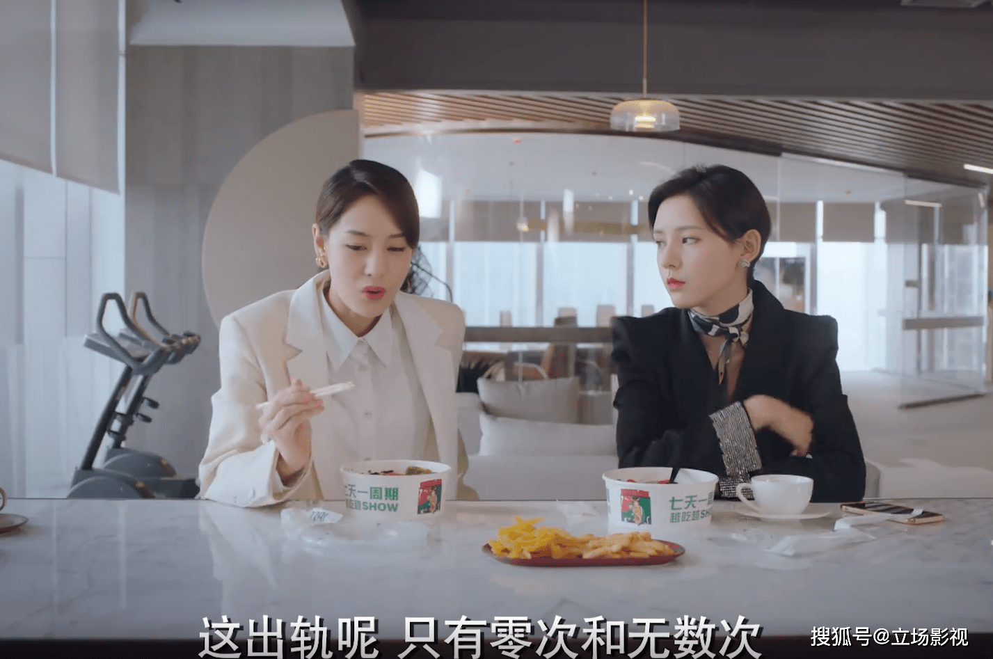 因为|《夜色暗涌时》首播,张予曦搭档刘学义,套路满满却又烂又好看