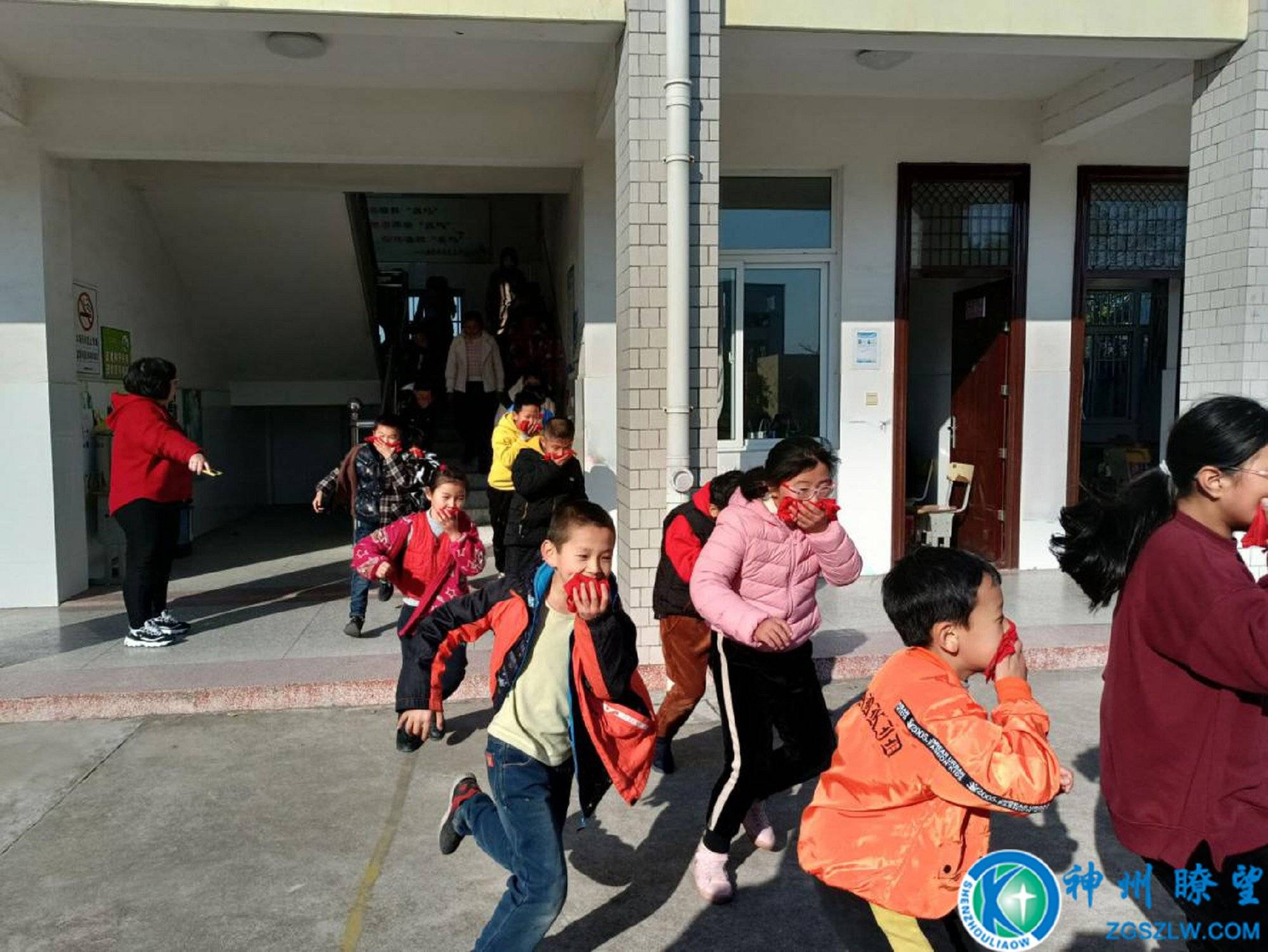 原创海安市南莫镇沙岗小学开展火灾逃生疏散演练活动