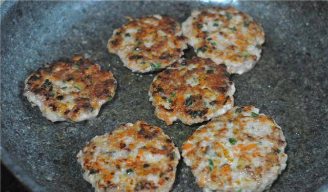 煎饼|猪肉太贵，早餐煎饼新做法，比肉饼更营养！细嫩爽口好消化，香！