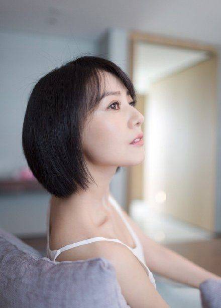 赵丽颖长着一张可爱的包子脸,稍微瘦下来时,也是非常美的.