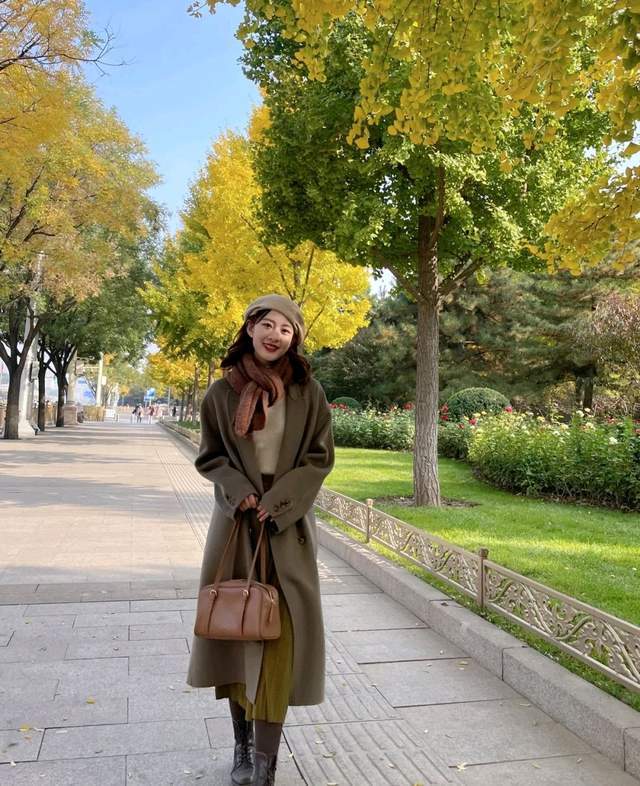 服装 不想成为别人眼中的“大妈”，穿对了很关键，可以试试裙装穿搭