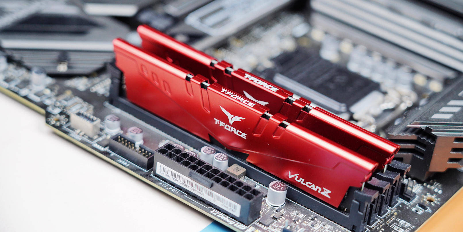 中国红超频强十铨vulcanz火神内存实力不容小视