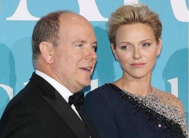 赡养费|摩纳哥夏琳王妃从南非返回，和丈夫甜蜜同框，力破离婚传闻