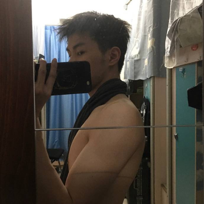 22歲的重慶大男孩，看上去很瘦，脫掉衣服有肌肉，帥痞可愛又迷人！ 健身減肥達人 第12张