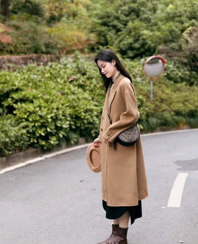 服装 不想成为别人眼中的“大妈”，穿对了很关键，可以试试裙装穿搭