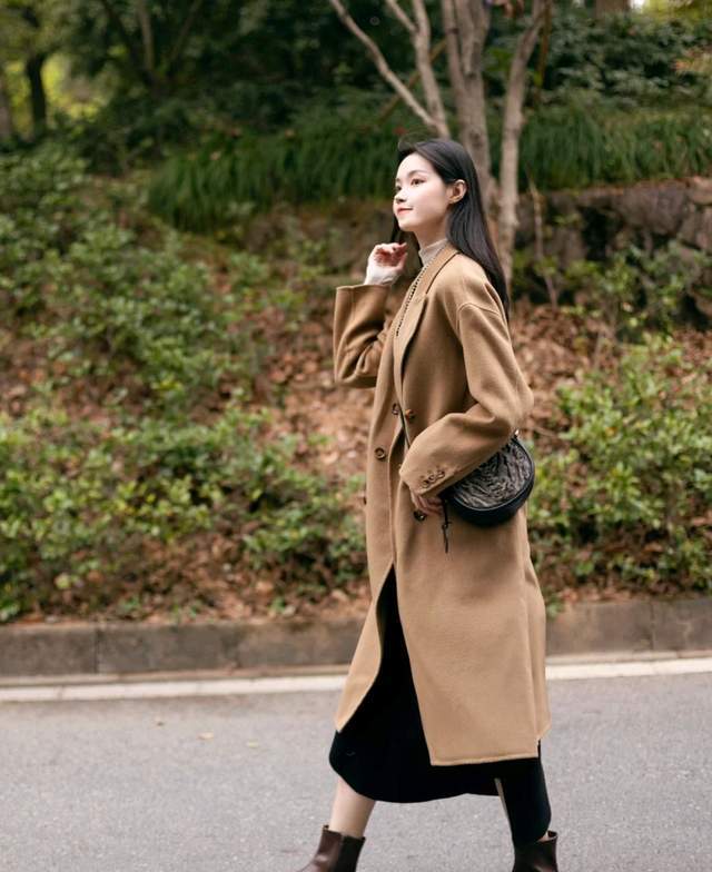 服装 不想成为别人眼中的“大妈”，穿对了很关键，可以试试裙装穿搭