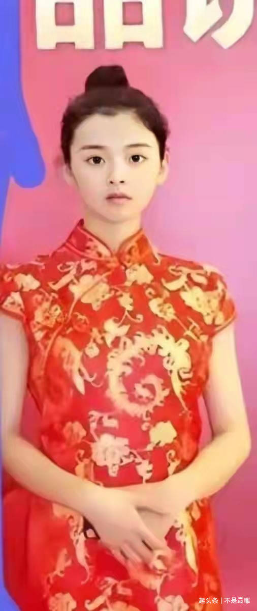 白甜|初中毕业去打工，出道两年登上福布斯名人榜，杨超越真是傻白甜？