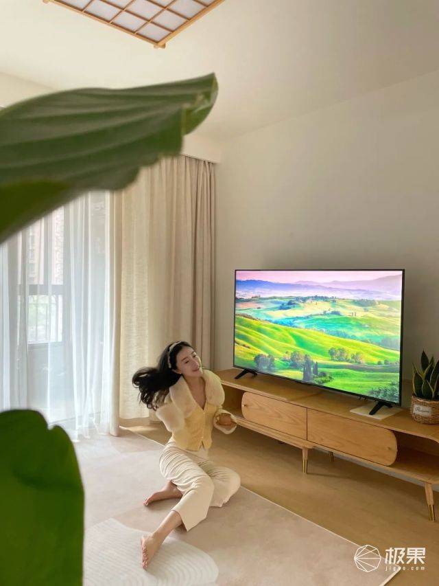 时尚博主的灵感之光！荣耀智慧屏X2：开机秒入画精致度满分