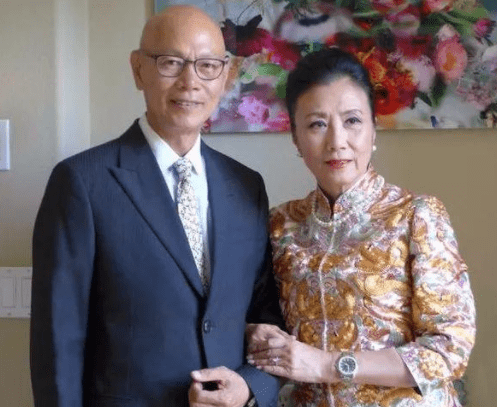 发型TVB一姐汪明荃晒新发型，花4位数剪发不心疼，近照气质如往常优雅？