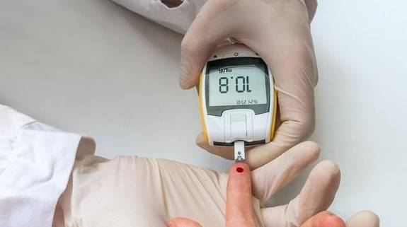 控制|运动是“天然胰岛素”,帮助糖友控制血糖平稳,如何运动最有效?