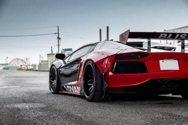 改装兰博基尼大牛抢眼度直逼毒液