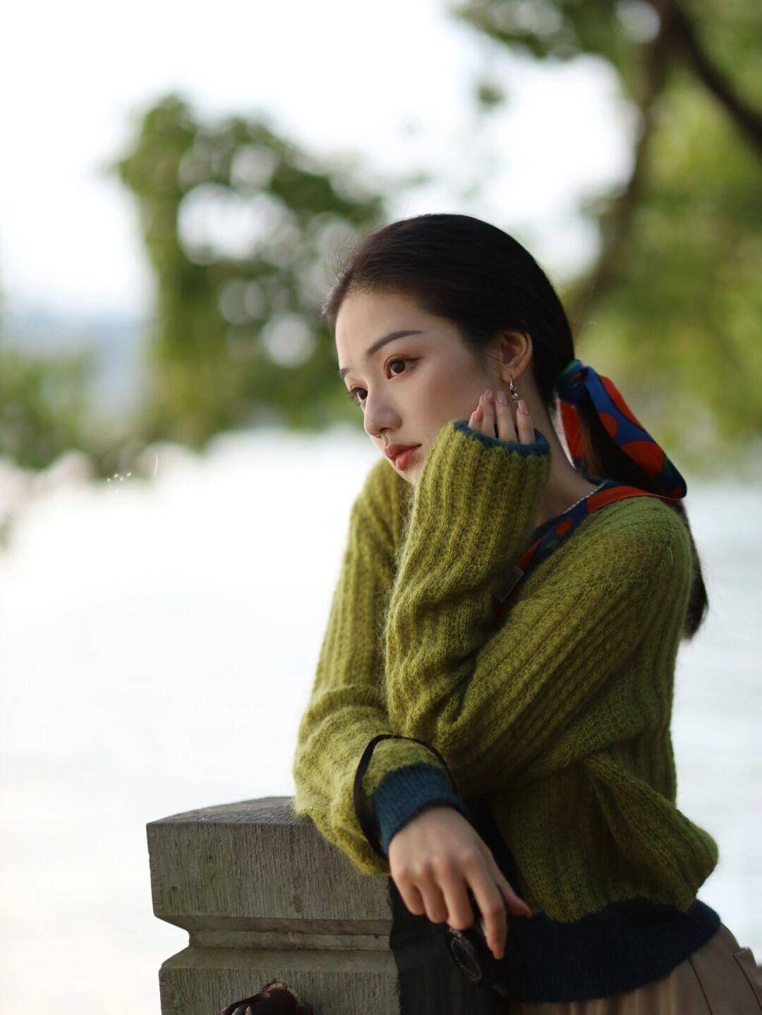 设计 毛衣才是冬季的必备单品,为你分享几个实用款,百搭温柔又显气质