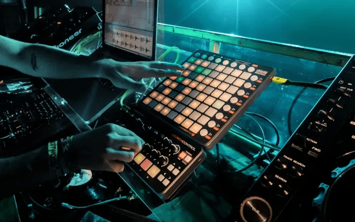 ravelandappmystland说的直接点jnkjay阿杰的生日你来不来