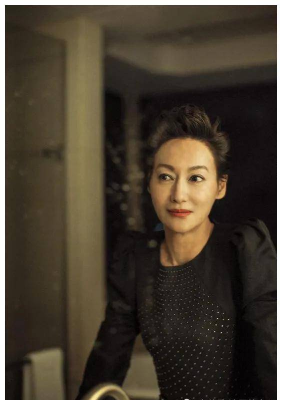 赫本那些老去的美人，赫本、俞飞鸿、陈数、她们真的没有皱纹吗？