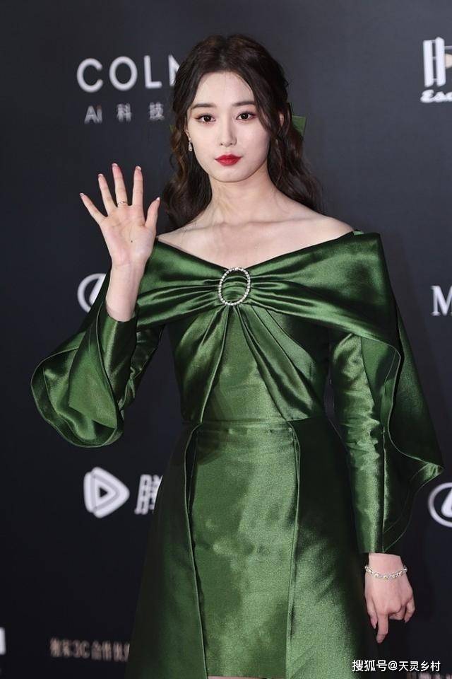 路线 黄子韬力捧的新人“徐艺洋”，单飞走御姐路线，穿搭高级有名媛范