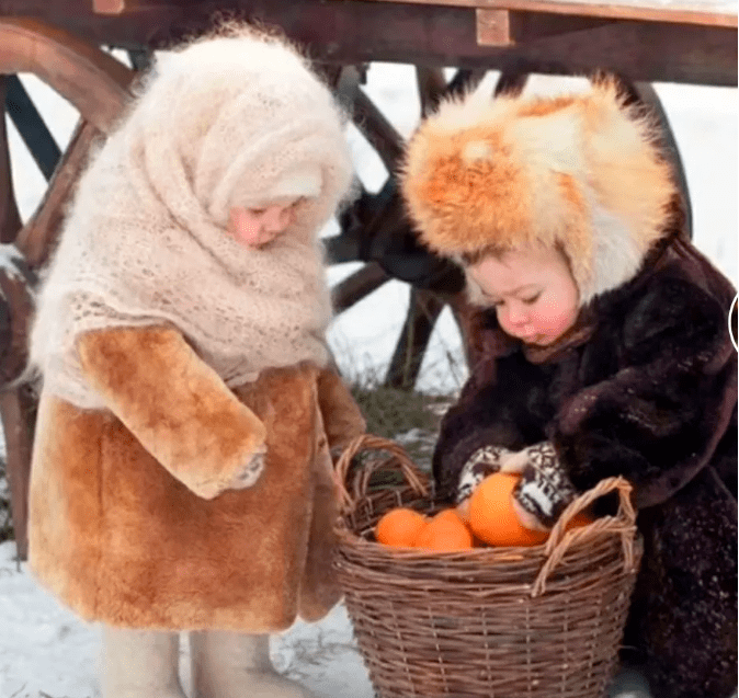 原创网友晒冬天里的俄罗斯小朋友个个可爱似套娃宛若画中走出