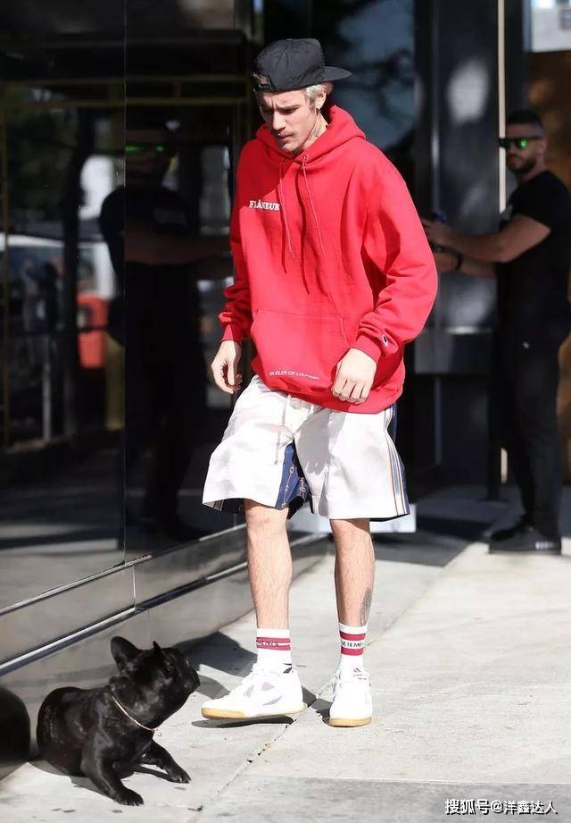 个性 全身运动单品，怎么穿才显得不老土？比伯的造型可以了解一下