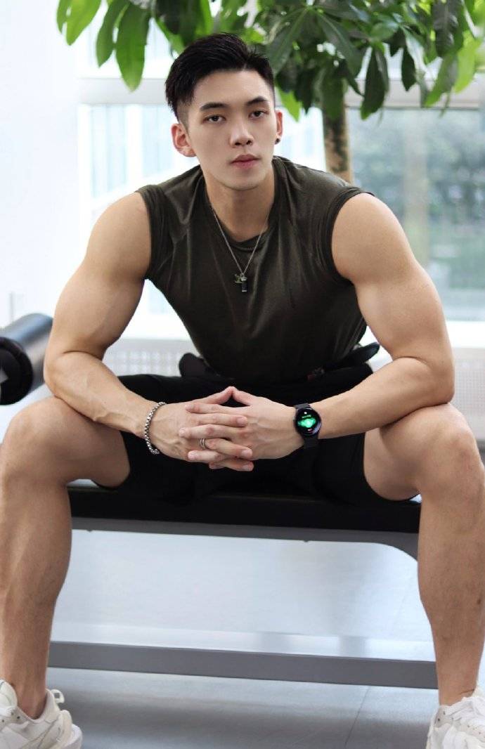知名健身達人，高級貼身私教，顏值賽過明星，八塊腹肌身材好到爆！ 健身減肥達人 第8张