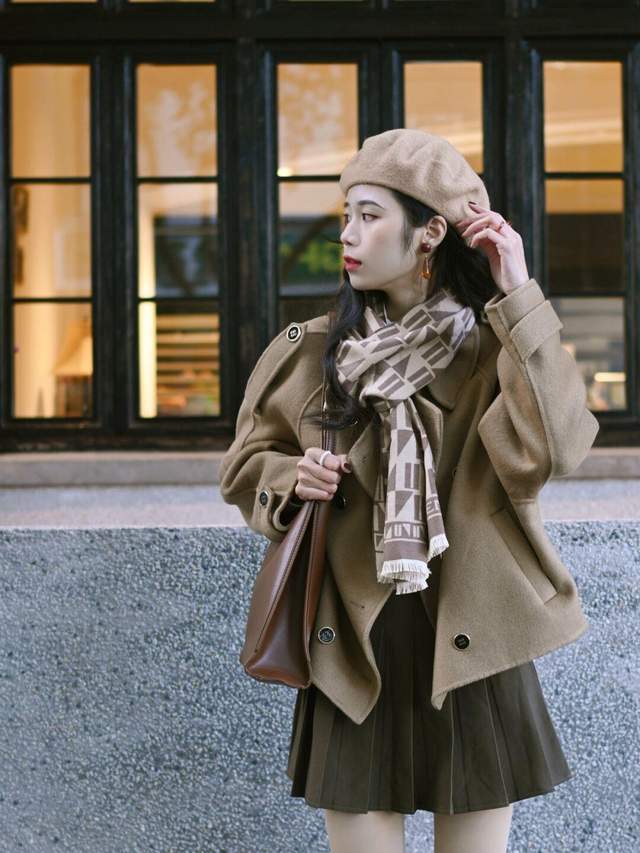 颜色 步入冬季别乱买衣服，试试“毛呢外套”，能让你轻松穿出好气质
