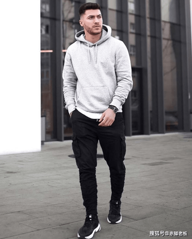 卫衣 男人过了40岁，只穿沉稳的风格？这4款单品让造型时髦减龄