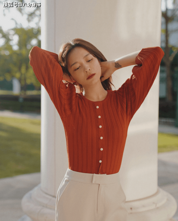 显得 30+女人怎么穿优雅又时髦？看看这些针织衫，温柔优雅又显气质