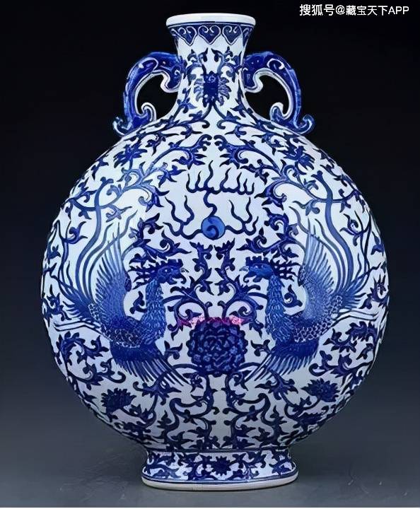 清乾隆 青花双耳抱月瓶 乾隆青花缠枝双耳抱月瓶- Collectors' Association (Singapore)