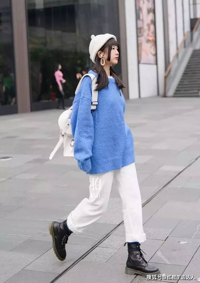 卫衣 棉服+牛仔裤，卫衣+阔腿裤，学生党这样穿，减龄还时髦