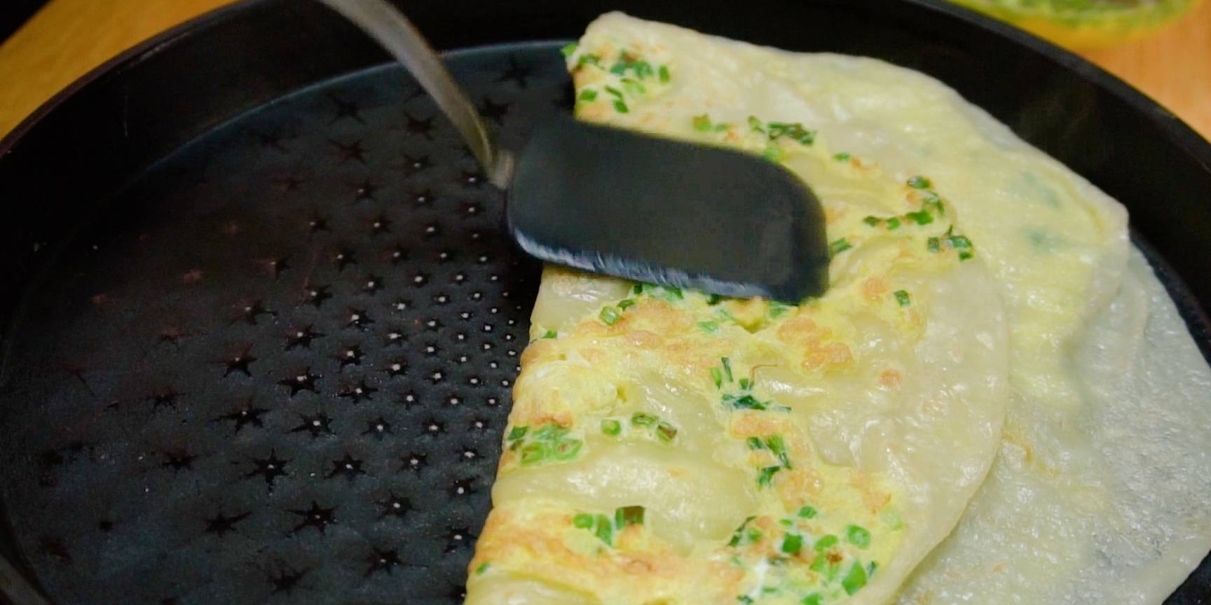 做法|鸡蛋葱花饼做法,只需简单搅一搅,蓬松鲜香,凉了也不会发硬