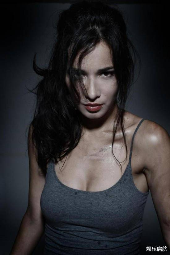 因为|战狼2开拍头一天,女主角临时加价,吴京大怒将她踢出剧组