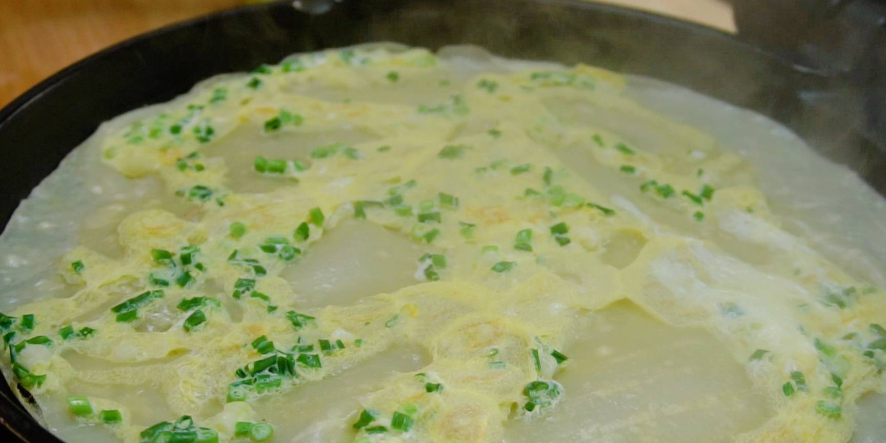 做法|鸡蛋葱花饼做法,只需简单搅一搅,蓬松鲜香,凉了也不会发硬